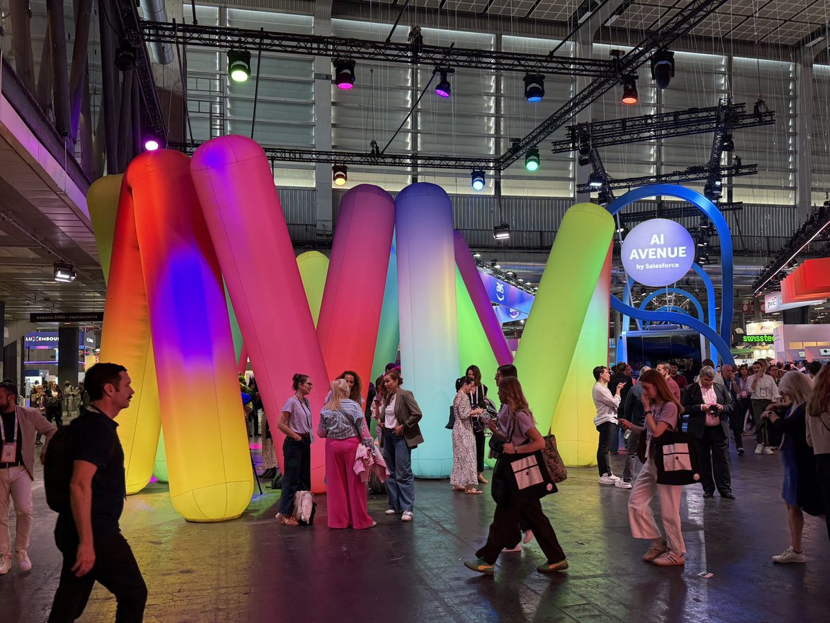 Masahiro039's tweet image. 今週、ParisのViva Technologyに行ってきました。これから内容を投稿していこうと思います。今年は特にNVIDIA CEOのJensen Huangが来たことで、人の数と熱気が凄かったです。
#VivaTech