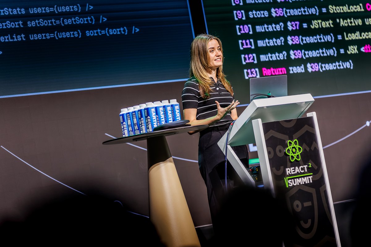 .<a href="/lydiahallie/">Lydia Hallie ✨</a> on the #ReactSummit stage💚