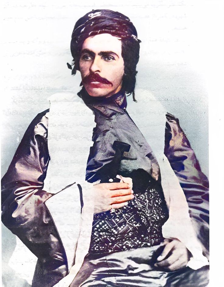 Kurdcigenc's tweet photo. "Tarî çî ye, xew çî ye? 
Sibe çî ye, şev çî ye? 
Li meydana mêrxasan, 
Kurd nizane rev çî ye."

- Simko'yê Şikakî https://t.co/GxhtJXezMK