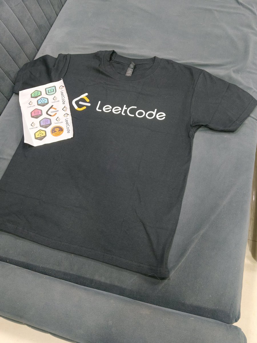 AhM3d_AdiB's tweet photo. 600+ days. One problem at a time.
Today I wear this LeetCode T-shirt as a symbol of pure consistency. 👕💻
Grateful for the journey — and it's just the beginning.
The streak continues... 🔥

#LeetCode #600DaysOfCode #Coding #DeveloperLife  #CodeEveryday #SoftwareEngineer https://t.co/QGRgpB7gxz