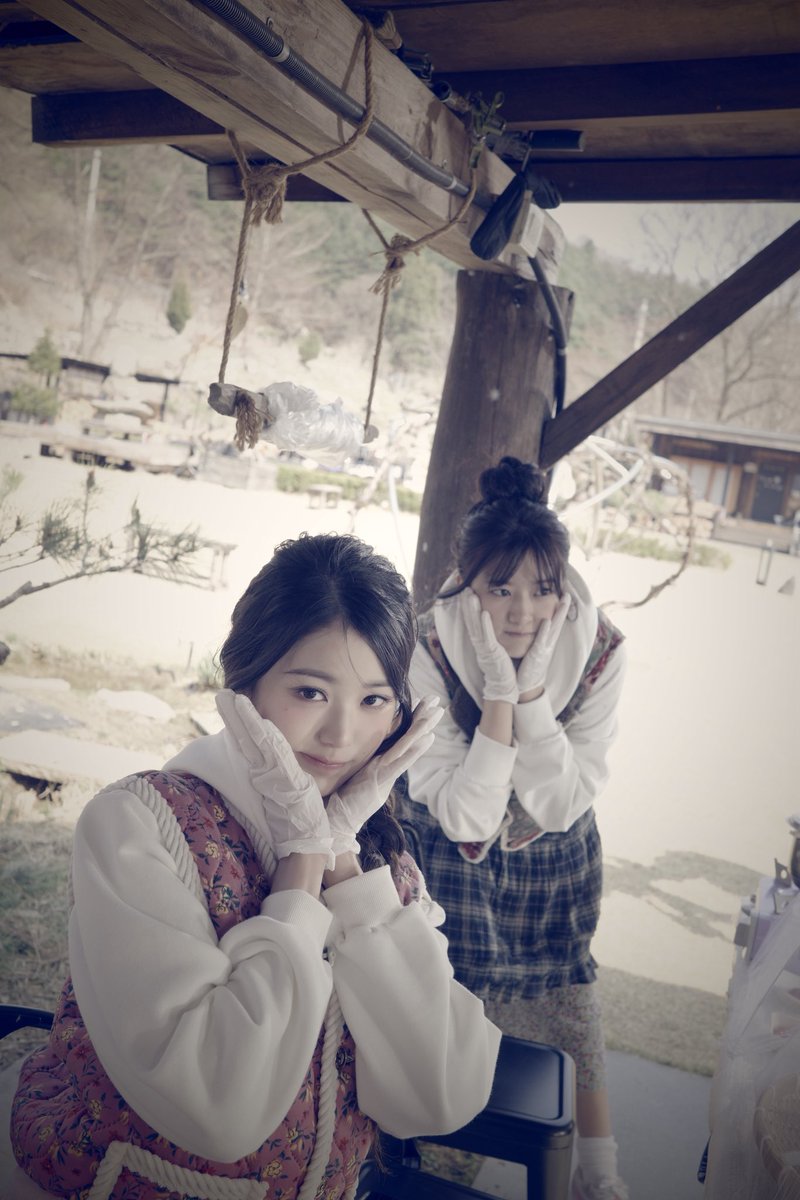 wonqyo's tweet image. &amp;lt; 👧🏻📸  . .  촌캉스 분위기 속, 자연스럽고 풋풋한 우리 모습이 정말 힐링돼요. ໒꒰˵&amp;gt; ˕ &amp;lt;˵꒱১ by. 리즈 &amp;gt;