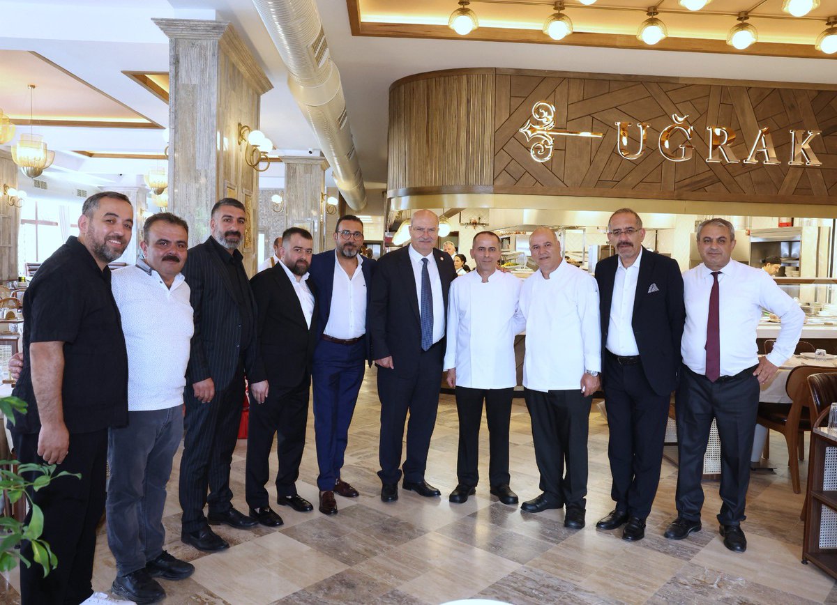 Ankara Ticaret Odası Başkanımız Sn. Gürsel Baran Beyefendi ile kardeşimiz Fatih Özdemiroğlunun sahibi olduğu “Uğrak Lokantasının” açılışına katıldık. 
Hayırlı bereketli olsun.
<a href="/ATOkurumsal/">Ankara Ticaret Odası</a> 
<a href="/GurselBaran/">Gürsel Baran</a> 
<a href="/ttk_elvan/">Elvan tetik</a>