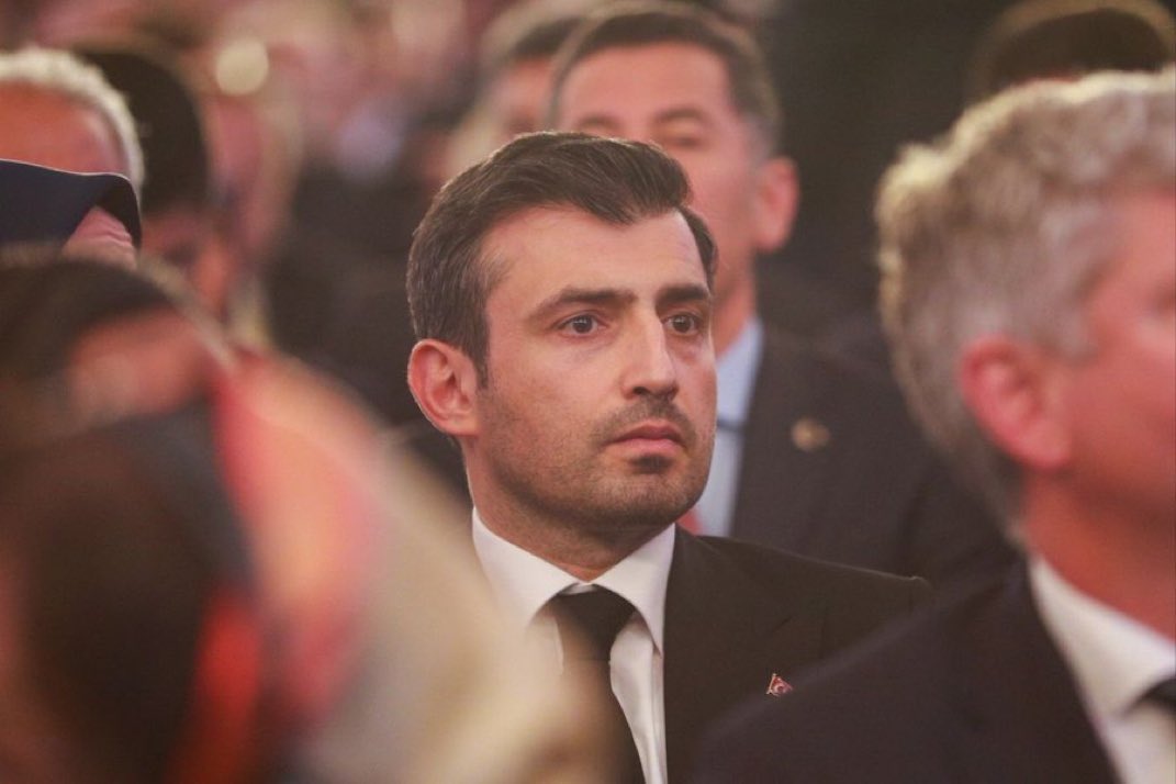 Gizli Arşiv 🇹🇷 (@gizliarsiv) on Twitter photo Sn. <a href="/Selcuk/">Selçuk Bayraktar</a> Bayraktar’ın Üstüne titreyin!
Gölgesine bile laf edilmesine izin vermeyin.
Yakın zamanda herkes kıymetini anlayacak. Sn. <a href="/Selcuk/">Selçuk Bayraktar</a> Bayraktar’ın Üstüne titreyin!
Gölgesine bile laf edilmesine izin vermeyin.
Yakın zamanda herkes kıymetini anlayacak.