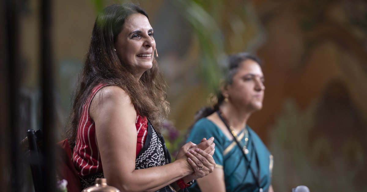 SadhguruAcademy's tweet image. A tendency to filter out ‘unfamiliar patterns’, an inability to read the ‘weak signals’ of inevitable change and a low threshold for ‘ambiguity tolerance’ can blindside leaders. It can leave them unprepared for the exponentially complex changes that the Future will bring, says…