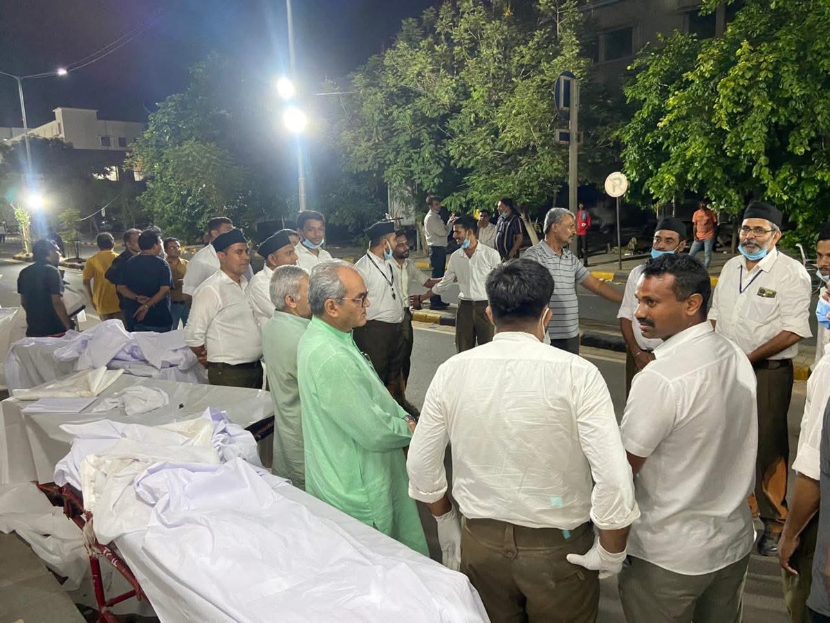 vaidehibapat's tweet photo. #WeIndians
RSS organization on spot to help in Ahemdabad
because we indians have dna to help in need https://t.co/7T0DZfcaLl