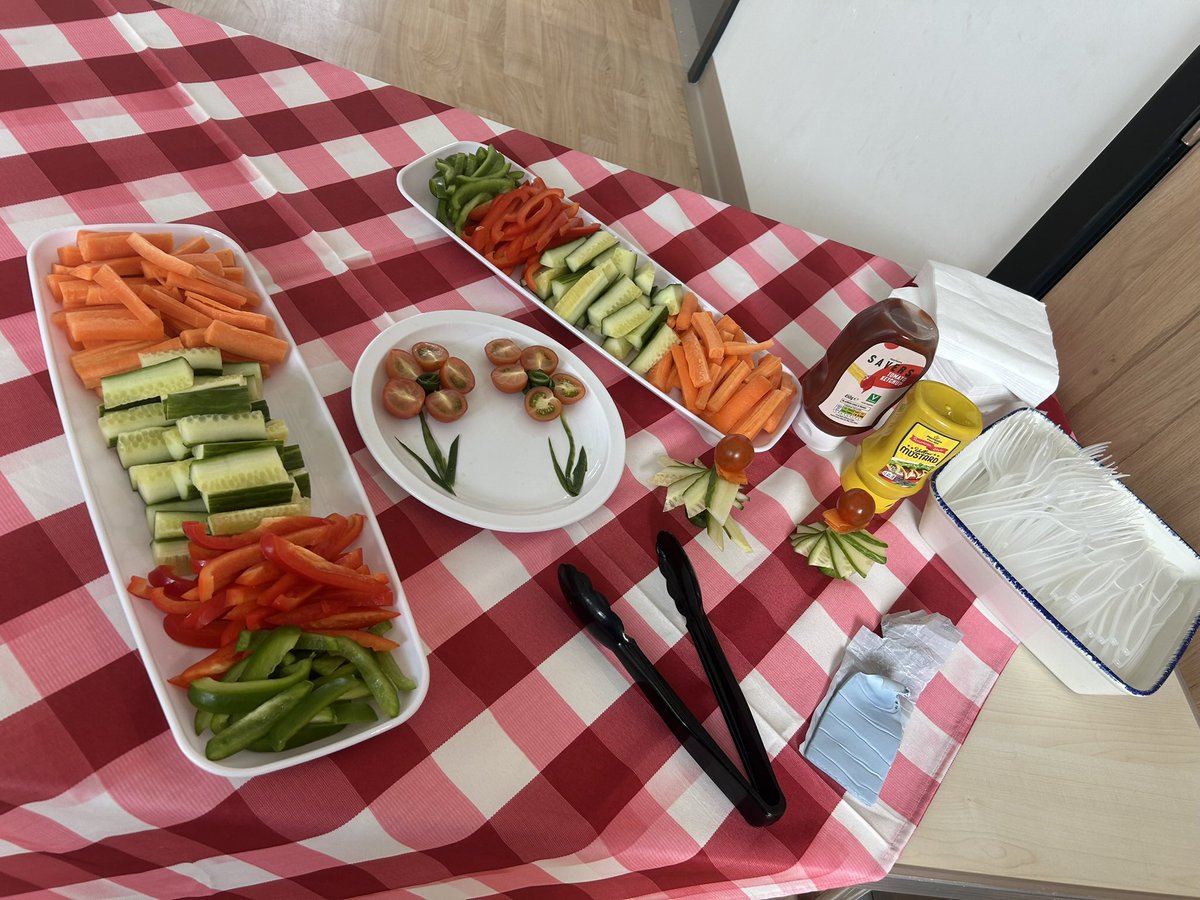 branstonprimary's tweet photo. We had such a blast at our Father’s Day lunch today. Thanks to everyone who came and thanks to Hannah @mellorscatering who knocked it out of the park with an awesome spread! #TeamBLP https://t.co/w0OUDLjewI