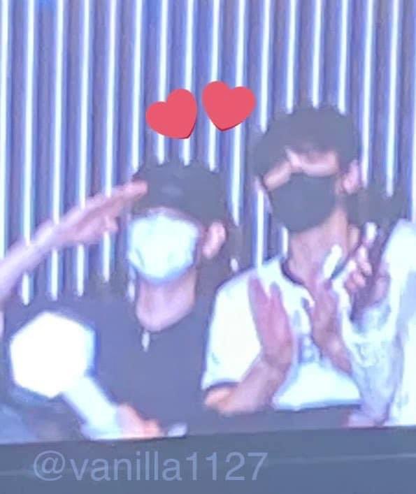 cloud_6104's tweet photo. 🤭🤭🤭

#Happy614Day
#HappyChanBaekDay 
#CHANBAEK #찬백 https://t.co/VL7FweRsXT
