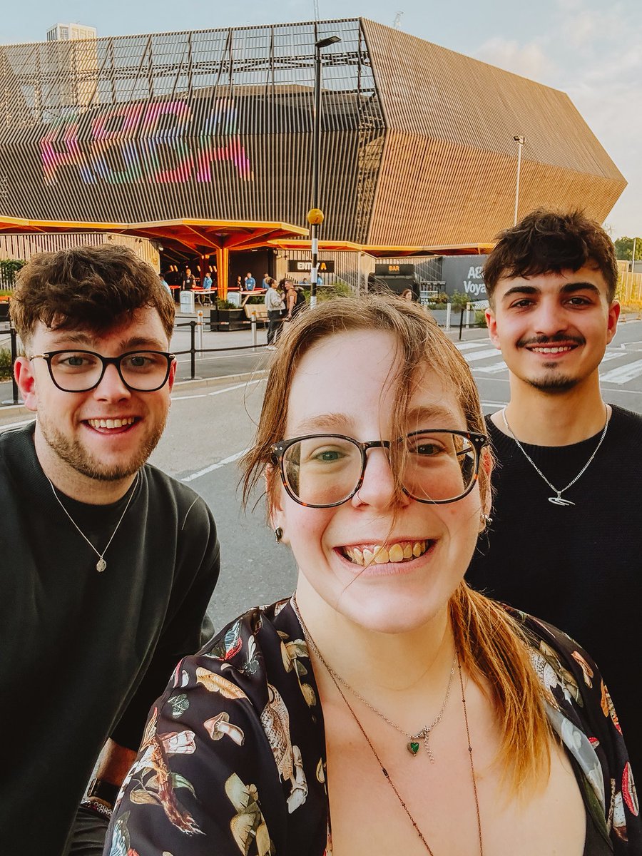 I may be leaving NEIGHBOR soon, but it’s always good to get some real team bonding in person 🥰✨

Getting to spend time in London with <a href="/tomcornishh/">Tom Cornish</a> and <a href="/Dannys2603/">Dannys2603</a> was so great after working together for over a year 💚