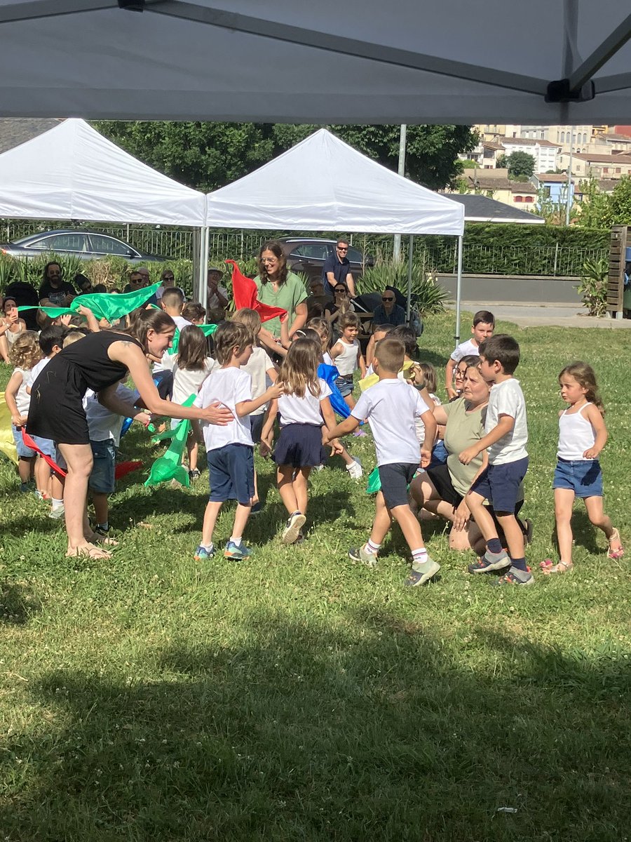 Festa final de curs del @parvularienbas Quina sort tenim!! Gràcies famílies, gràcies AFA, gràcies mestres! I molta sort als que marxen a “l’escola gran”!