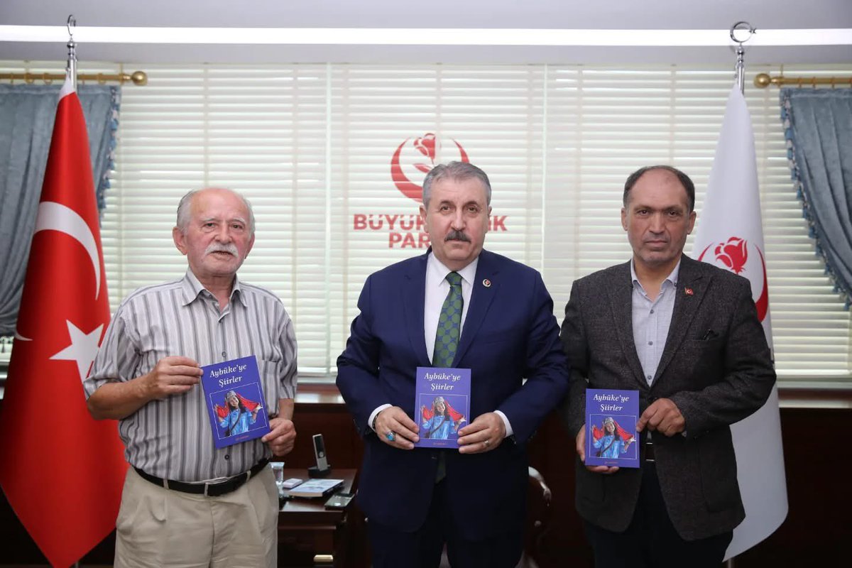 Genel Başkanımız Sayın Mustafa Destici, 2016 yılında Batman’ın Kozluk ilçesinde PKK’lı teröristlerin hain saldırısı sonucu şehit edilen müzik öğretmeni Şenay Aybüke Yalçın’ın kıymetli babası Sadık Yalçın Bey’i Genel Merkezimizde ağırladı.

Yüksek Danışma Kurulu Üyemiz Yusuf