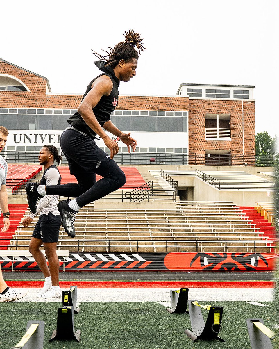 GWUFootball's tweet image. ๐๐ฎ๐ฆ๐ฉ๐ข๐ง๐ & ๐๐ฉ๐ข๐ง๐ง๐ข๐ง๐
#EDGE | #SkoDawgs