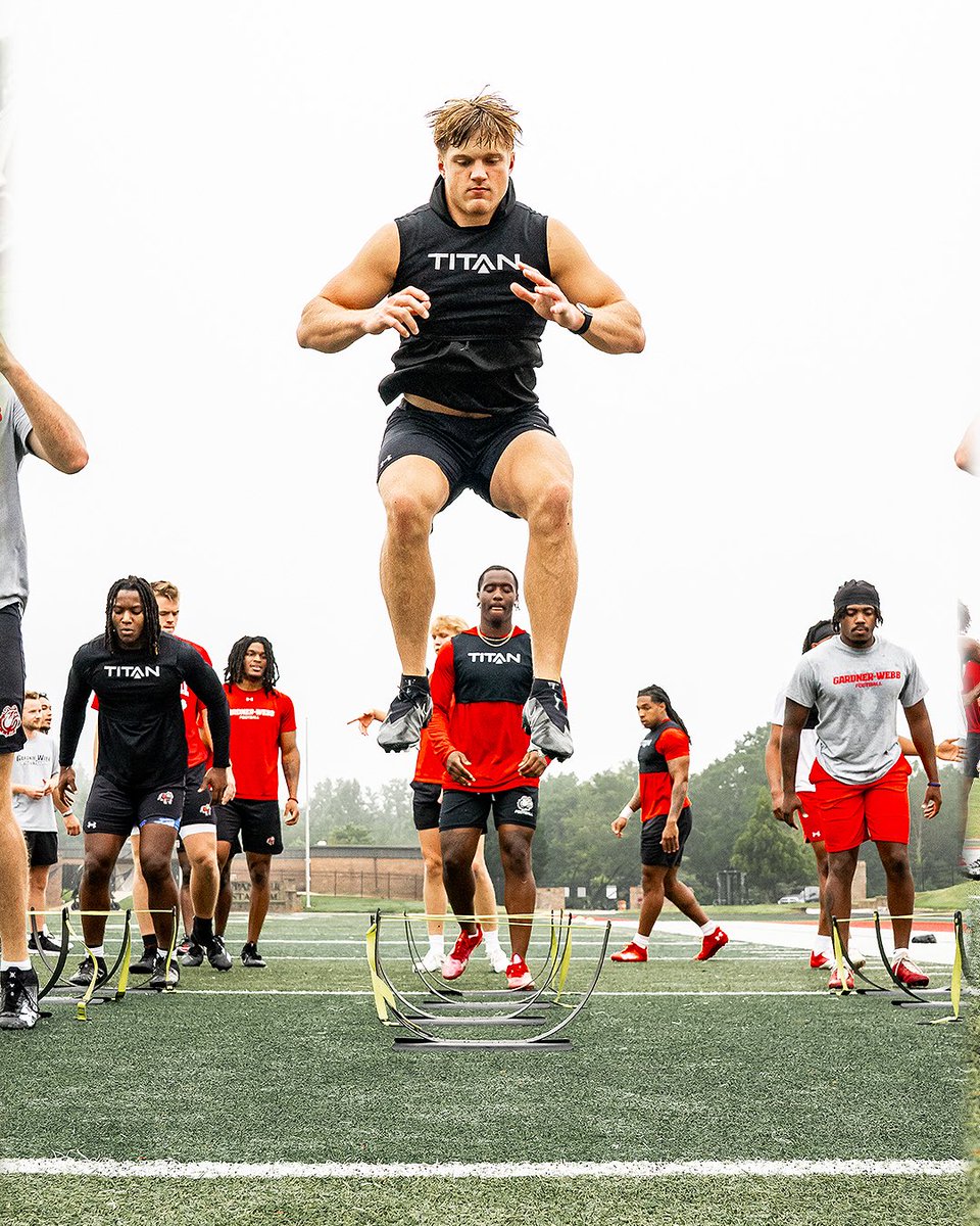 GWUFootball's tweet image. ๐๐ฎ๐ฆ๐ฉ๐ข๐ง๐ & ๐๐ฉ๐ข๐ง๐ง๐ข๐ง๐
#EDGE | #SkoDawgs