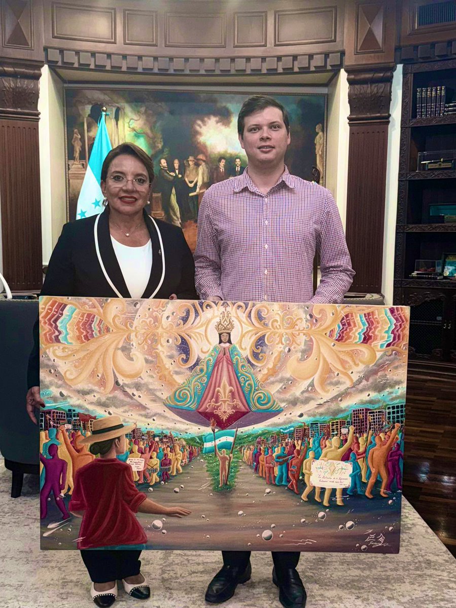 ABG RIC SOTO (@ricsotohn) on Twitter photo Comparto esta foto de Nuestra Presidenta <a href="/XiomaraCastroZ/">Xiomara Castro de Zelaya</a> recibiendo este obsequio, una obra de arte que sin lugar a duda guarda un significado profundo 🙏🏻🇭🇳❤️ Comparto esta foto de Nuestra Presidenta <a href="/XiomaraCastroZ/">Xiomara Castro de Zelaya</a> recibiendo este obsequio, una obra de arte que sin lugar a duda guarda un significado profundo 🙏🏻🇭🇳❤️