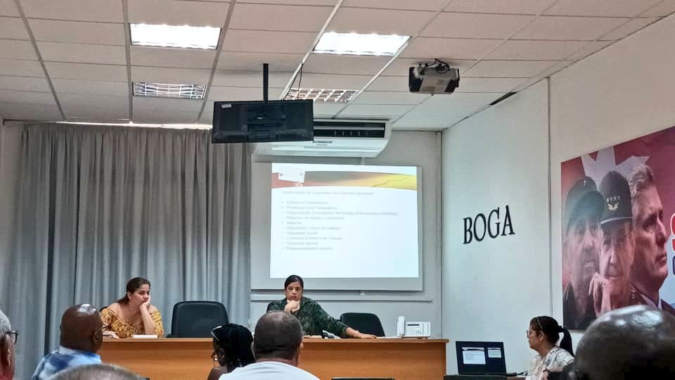 ECTBoga's tweet photo. ¡Capacitación estratégica en Boga!
Concluyó nuestra conferencia técnica:  
"Reglamento de grupos electrógenos de emergencia y tecnología de automatización". 
"Invertir en conocimiento es fortalecer nuestra industria."  
#ECTBoga #Energía #AutomatizaciónIndustrial https://t.co/DRlNKIiiKU