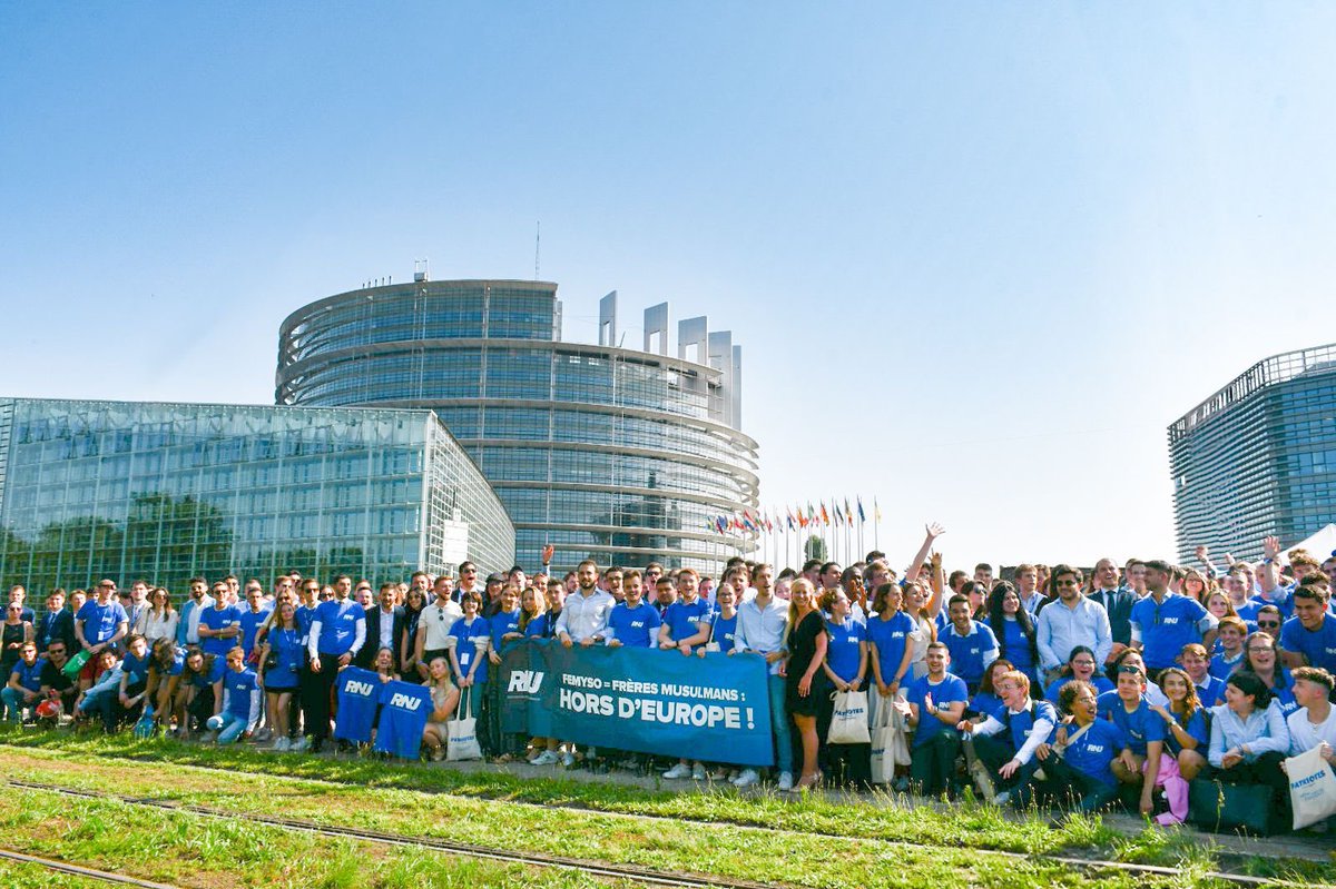 400 jeunes patriotes du <a href="/RNJ_off/">RNJ 🇫🇷</a> présents à #EYE2025. 

Pas un pouce de terrain ne sera cédé aux apprentis islamistes du FEMYSO !

La jeunesse française et européenne, c’est nous !