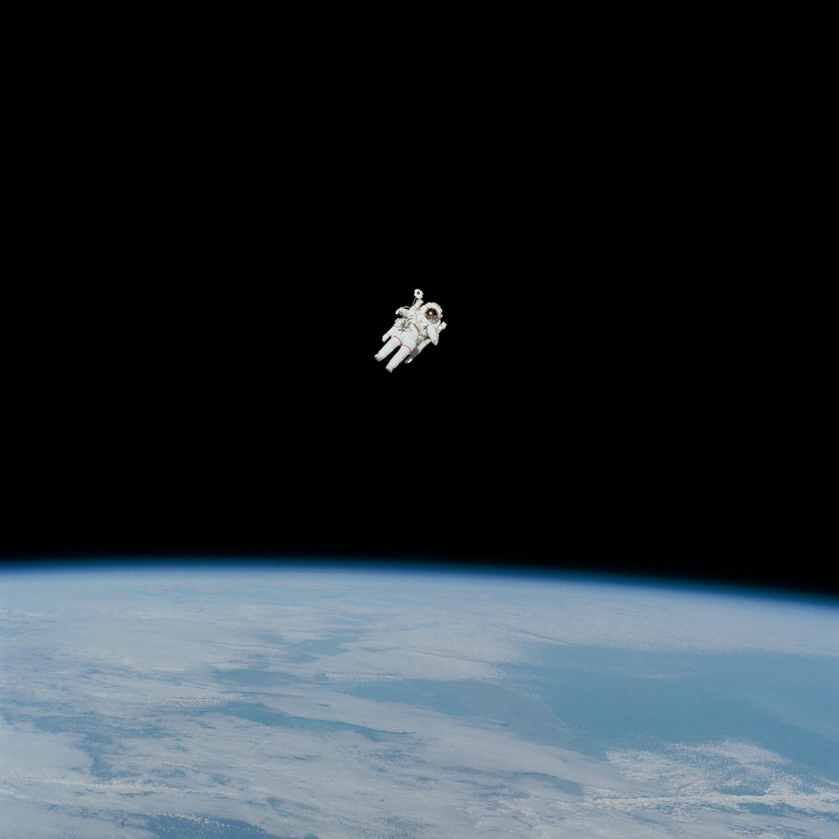 A Space for SFF Readers 🪐 - mailchi.mp/6ff2bc42e762/w… For lovers of SFF, discover a way to get an ARC of Leo X Robertson's 'Barhopping for Astronauts' and join our review team!

#SFF #speculativefiction #litmag #literarymagazine #ARC #SFFARC #newreleases #SFFstories