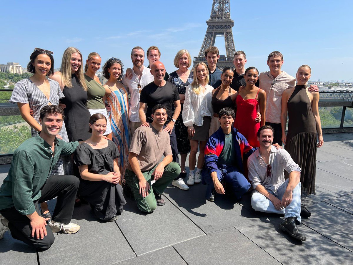 AusAmbFR's tweet image. 💃 C'était un honneur pour l’Ambassadrice Lynette Wood de recevoir la Sydney Dance Company à l'Ambassade.
Merci à toutes et à tous de faire rayonner le talent et la créativité de notre pays en France comme à l'international ✨🇦🇺