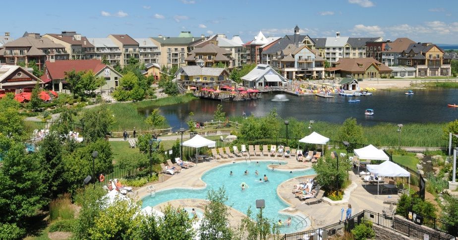 Yeticon starts tomorrow but the D20 Live  team is already getting settled! Come by and say hi at our panels at 3 and 6 pm eastern on Saturday!