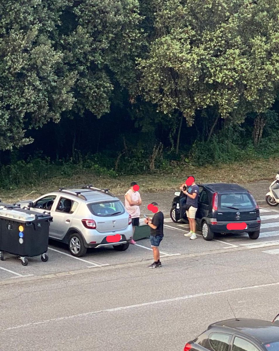 Fa fos dies vam col·locar aquests nous contenidors comunitaris per als veïns i veïnes del carrer Jocs Olímplics que segueixen el calendari del Porta a Porta.

Ahir vam explicar que iniciàvem un reforç policial per controlar l’abocament indiscriminat de mobles i electrodomèstics.