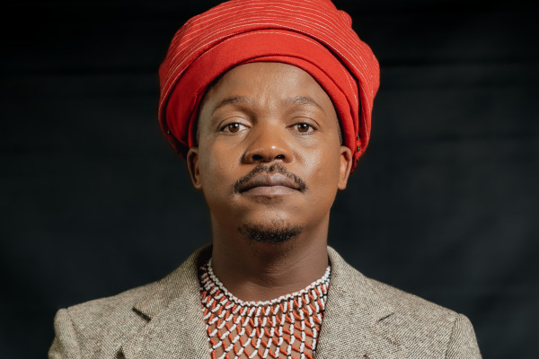 Baritone Dumza Maswana returns to #NAF2025 with The Umngqungqo Orchestral Experience. A 20-piece orchestra, 40-voice choir, and a soul-stirring fusion of jazz, rhythm, and heritage. 
A musical homecoming not to be missed. 
#WeTheHumans #WhatArtistsSee zurl.co/uwwHs