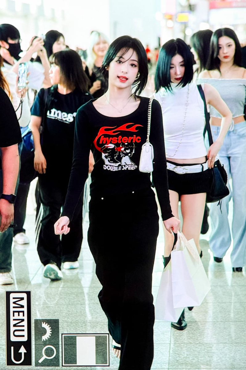 SiAtuyyy's tweet photo. @AHYEON_IDN welcome love 

AHYEON ON FIRE, JAKARTA GETS LOUDER
#AHYEONKembaliKeJKT 
#AHYEON #아현  #BABYMONSTER https://t.co/IWyKSMsUWT