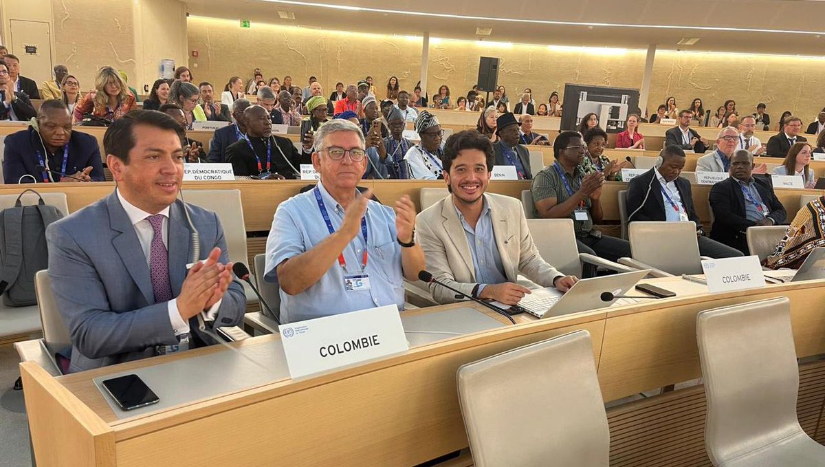 🇨🇴 Colombia es representada por el #MinTabajo participa en la 113ª Conferencia Internacional del Trabajo de la <a href="/ilo/">International Labour Organization</a> y votó a favor de la adopción de un Convenio y una Recomendación sobre la prevención y protección frente a peligros biológicos en el entorno laboral. 
🧵👇🏽