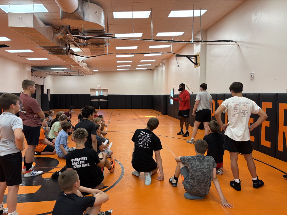 A big thank you to our guest clinicians Coach Hunter Gilmore and Coach Darlondo Hill! They shared some wrestling knowledge with us this week and last. Great to have them!