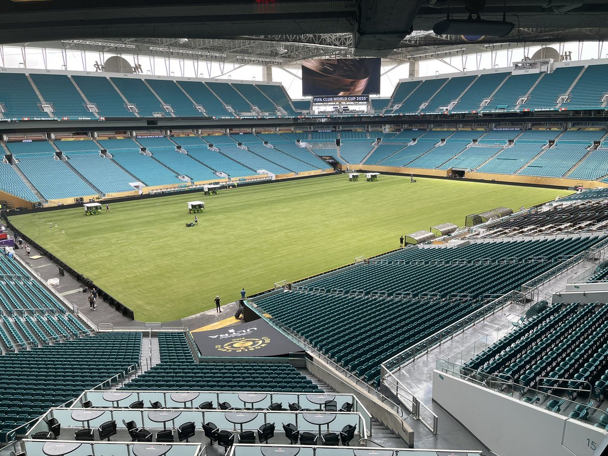 J-1 avant le match d’ouverture de la Coupe du Monde des Clubs au “Hard Rock Stadium” de Miami. La mue n’est pas totalement terminée pour cette enceinte habituée aux matchs de football américain et de baseball.