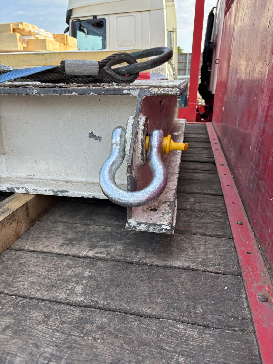 TestWeights's tweet image. 4 new shackles for our 15t lifting cradle supplied and delivered the same day by @lifting_ttc 
Great service thank you.
Test weights and lifting cradle now on hire.
#testweights #weighthire #mandm
