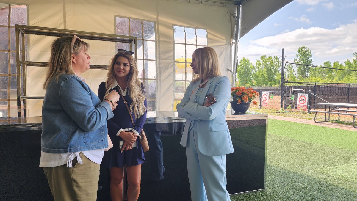 VSchmaltzCAQ's tweet image. Aujourd’hui, j’ai eu l'occasion de prendre part au barbecue annuel de Tourisme Laval. Merci à toute l’équipe pour cette belle rencontre estivale et ce moment chaleureux! 😊