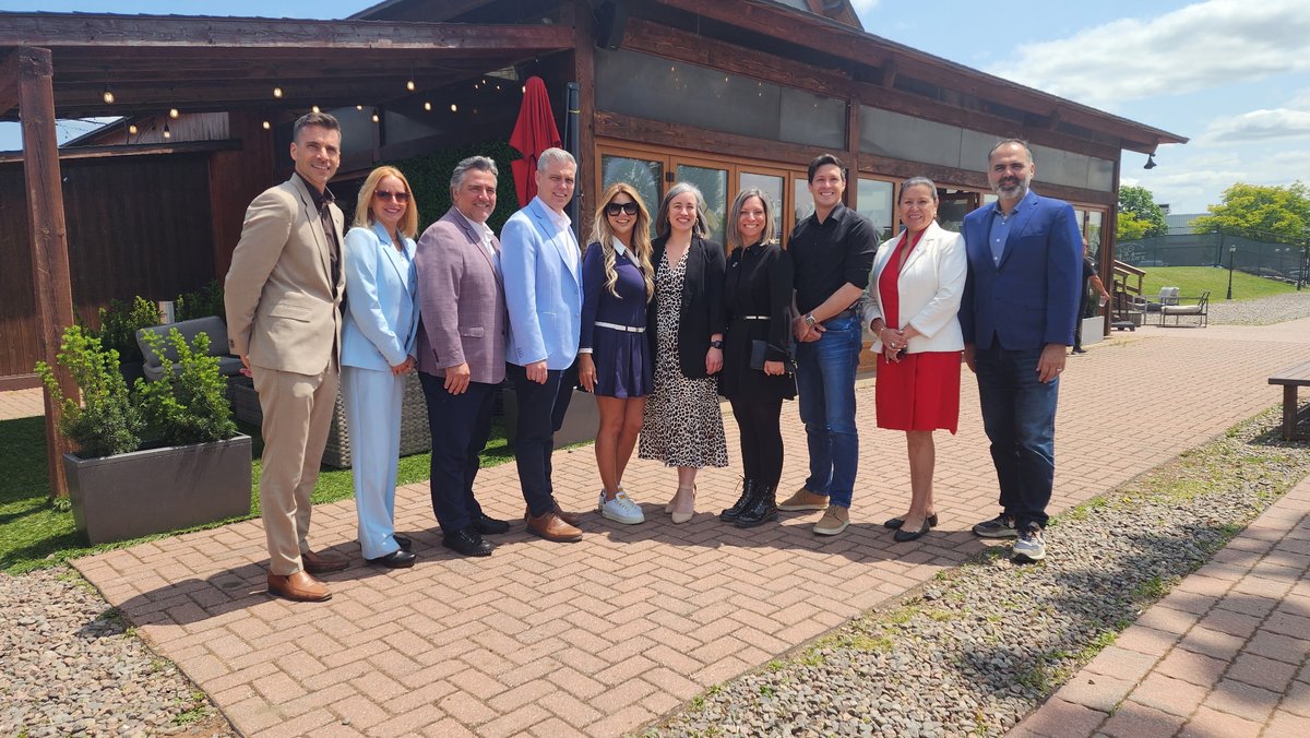 VSchmaltzCAQ's tweet image. Aujourd’hui, j’ai eu l'occasion de prendre part au barbecue annuel de Tourisme Laval. Merci à toute l’équipe pour cette belle rencontre estivale et ce moment chaleureux! 😊