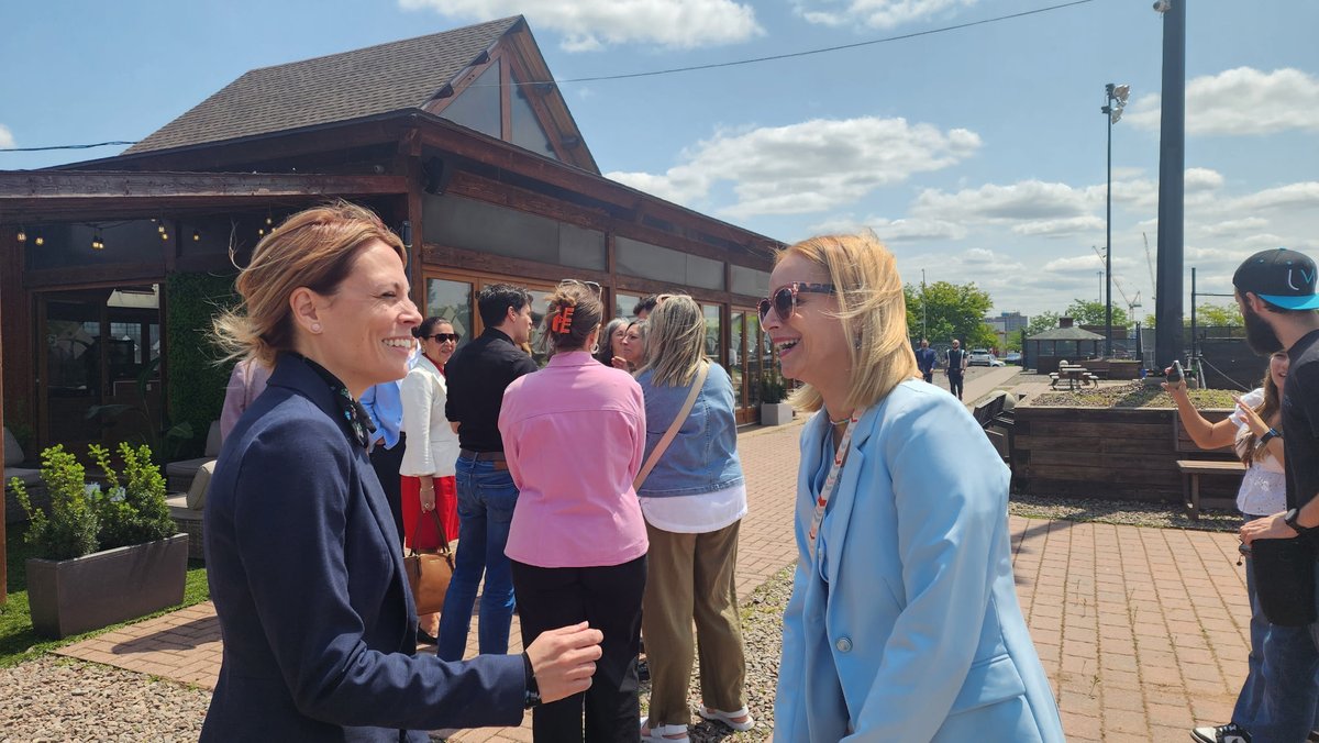 VSchmaltzCAQ's tweet image. Aujourd’hui, j’ai eu l'occasion de prendre part au barbecue annuel de Tourisme Laval. Merci à toute l’équipe pour cette belle rencontre estivale et ce moment chaleureux! 😊