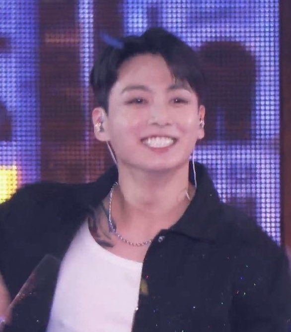 GoldenJKUnivers's tweet photo. WE LOVE YOU JUNGKOOK https://t.co/d6kWqEbbRP