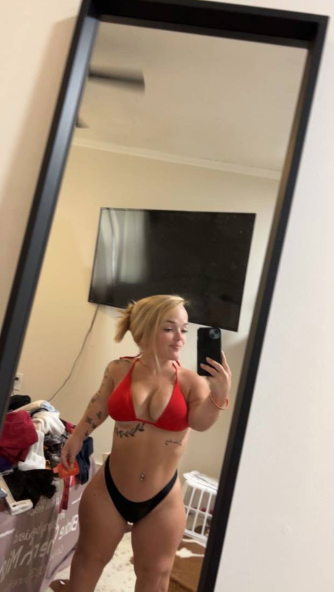 say hi for my 3'9 pics in ur dms 😝