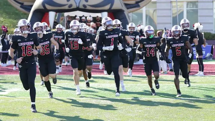 After a great conversation with coach at Miami’s camp today, I’m blessed to receive my 8th Division 1 offer from Lafayette! Go leopards