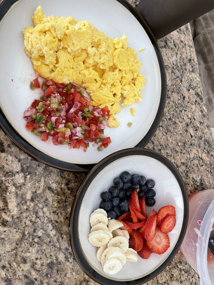 Gotta love a Patriotic fruit bowl for breakfast with farm fresh eggs and home made salsa/pico without the cilantro.  🇺🇸🇲🇽 🤭