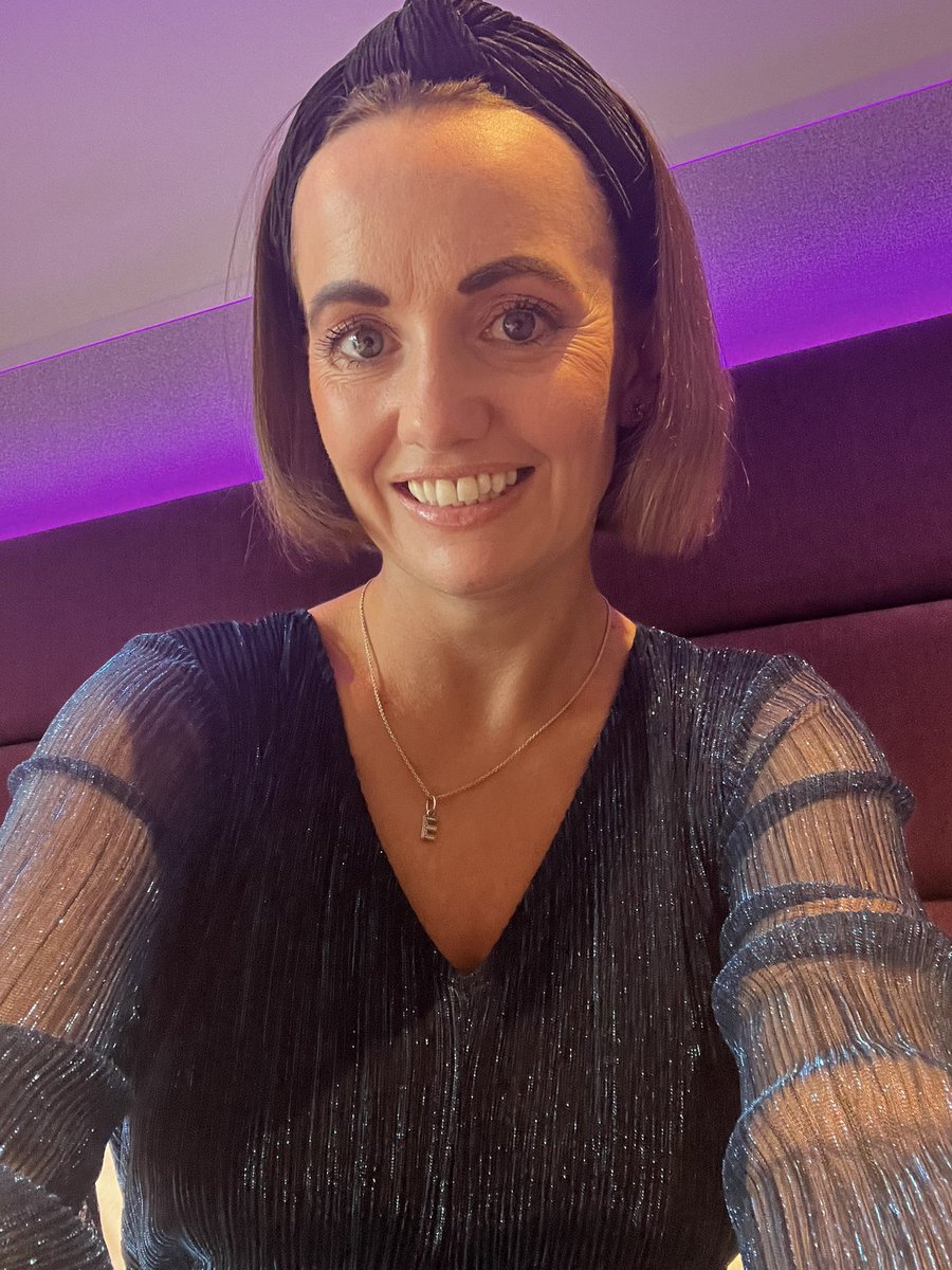 Glammed up and ready for the dine out of <a href="/doctorwibble/">Kate Prior</a> 🤍 beautiful evening in London! The weather is perfect.. love being able to wear a bit of sparkle ✨