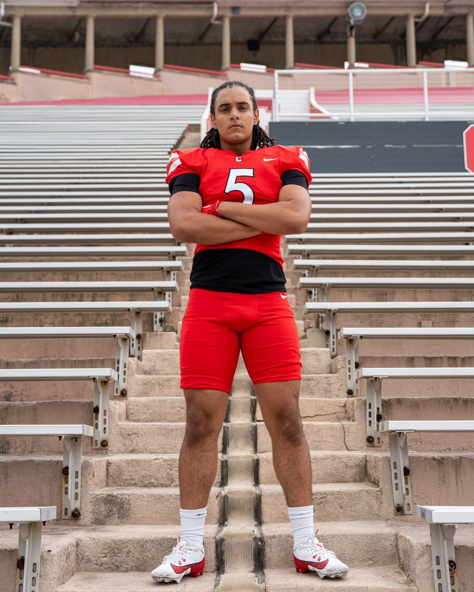 AgeOrtiz5's tweet image. Thank you @BigRed_Football for a fun and memorable OV. I appreciate the time and attention paid to me and my parents by @DanSwanstrom, @Sean_Reeder, @coach_dees and the rest of the coaching staff and players.
@akili_smith @DannyLockhartS1 @CoachDeeWR @GregBiggins @PGregorian…