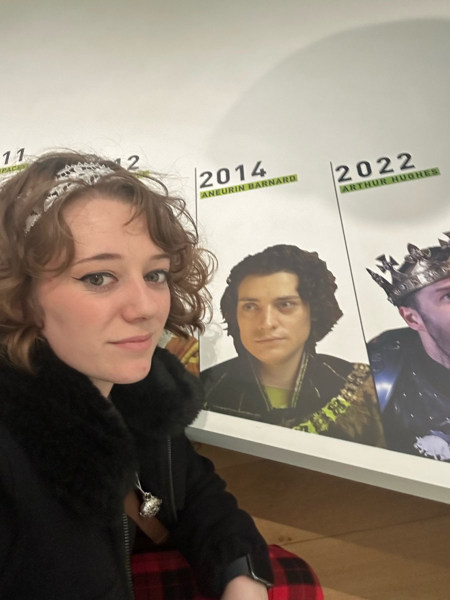 TisMePyperS's tweet image. First trip to the UK.
Traveled from Perth, Western Australia and saw Richard III’s Portrait and tomb. 

Even got a selfie with a celeb 😁
Till Next time UK. 

( Meeting @aneurinBarnard would have made the trip 1000 times better, especially since he’s my inspiration for acting.)