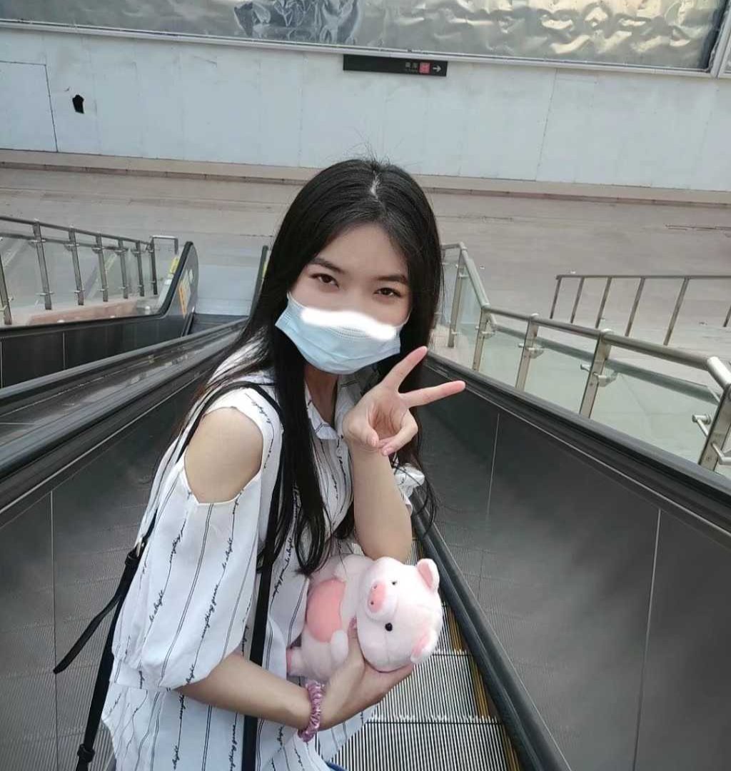 今天之前那个把我女友勾搭走的绿主又加我了，还一直在羞辱我，而我也只是过了过嘴瘾，晚上下班我就看着他俩的视频撸了好几次 #绿帽羞辱 #绿王八 #上贡女友 #贡献女友 #绿帽男 ＃绿帽龟 ＃骚逼 #绿帽ntr