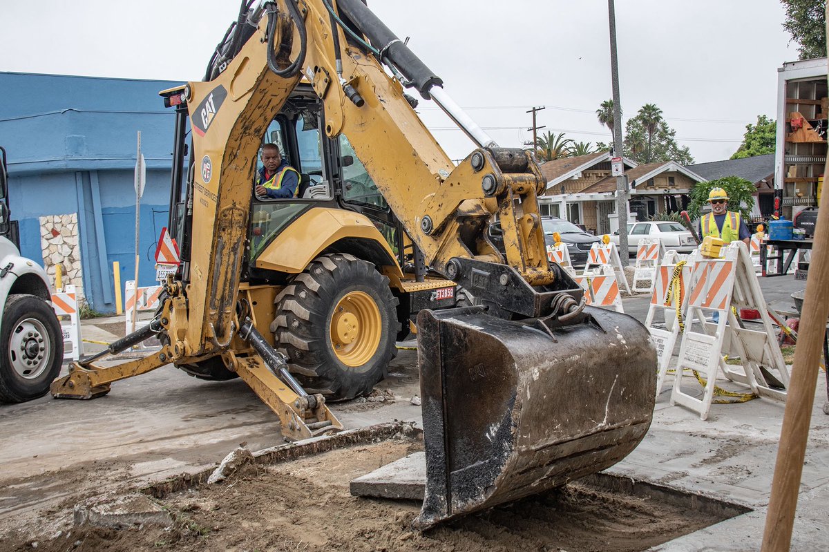 BSSLosAngeles's tweet image. StreetsLA is committed to safety and accessibility.
Last week, Crew 38 installed new access ramps at the intersection of Normandie Ave and 59th Street in #CD9. Great job to our team, and thank you for your hard work!
#AtYourService
@currendpricejr @LACityDPW