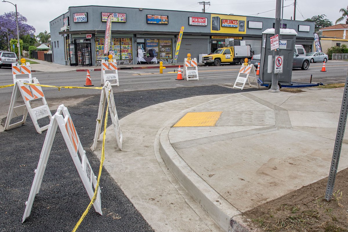BSSLosAngeles's tweet image. StreetsLA is committed to safety and accessibility.
Last week, Crew 38 installed new access ramps at the intersection of Normandie Ave and 59th Street in #CD9. Great job to our team, and thank you for your hard work!
#AtYourService
@currendpricejr @LACityDPW