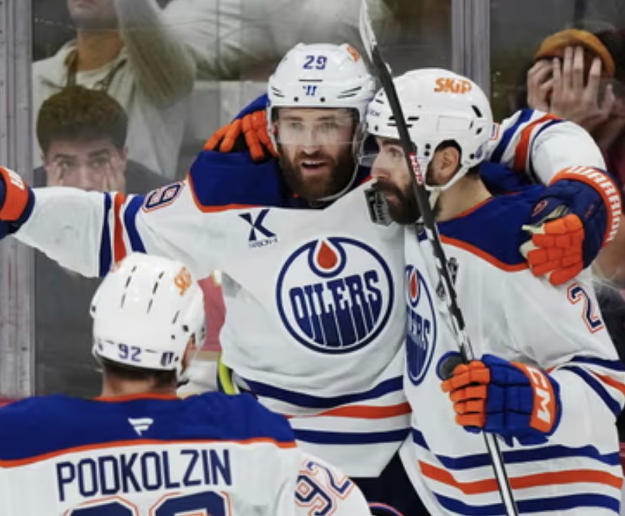 CoachsCornerDC's tweet image. Game 4 shows just how much heart this Oilers team has. Their bandwagon was pretty empty when they were down 3-0 after the first.  It&apos;s not over. What&apos;s the score tomorrow, and who&apos;s the 1st star?