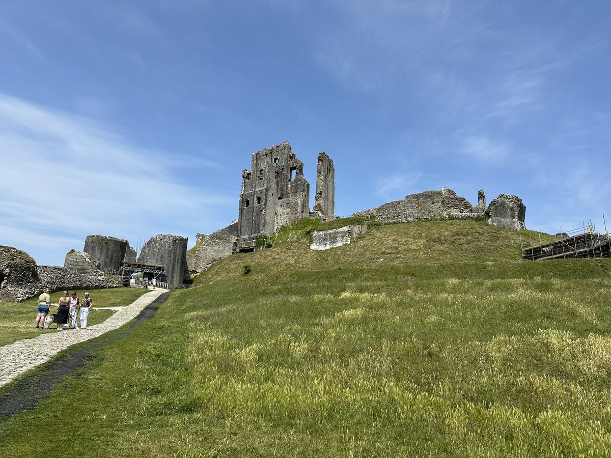 MrSaffron's tweet image. Stretched the #id3 further on range today. Day out to #corfe castle 266 miles driven, home at 18% and 62 miles left. Did stop for iced coffee at fleet services on way home but unlike @matwatsoncars as had over 100 miles range did not charge. Sam is a pro s 77kWh model