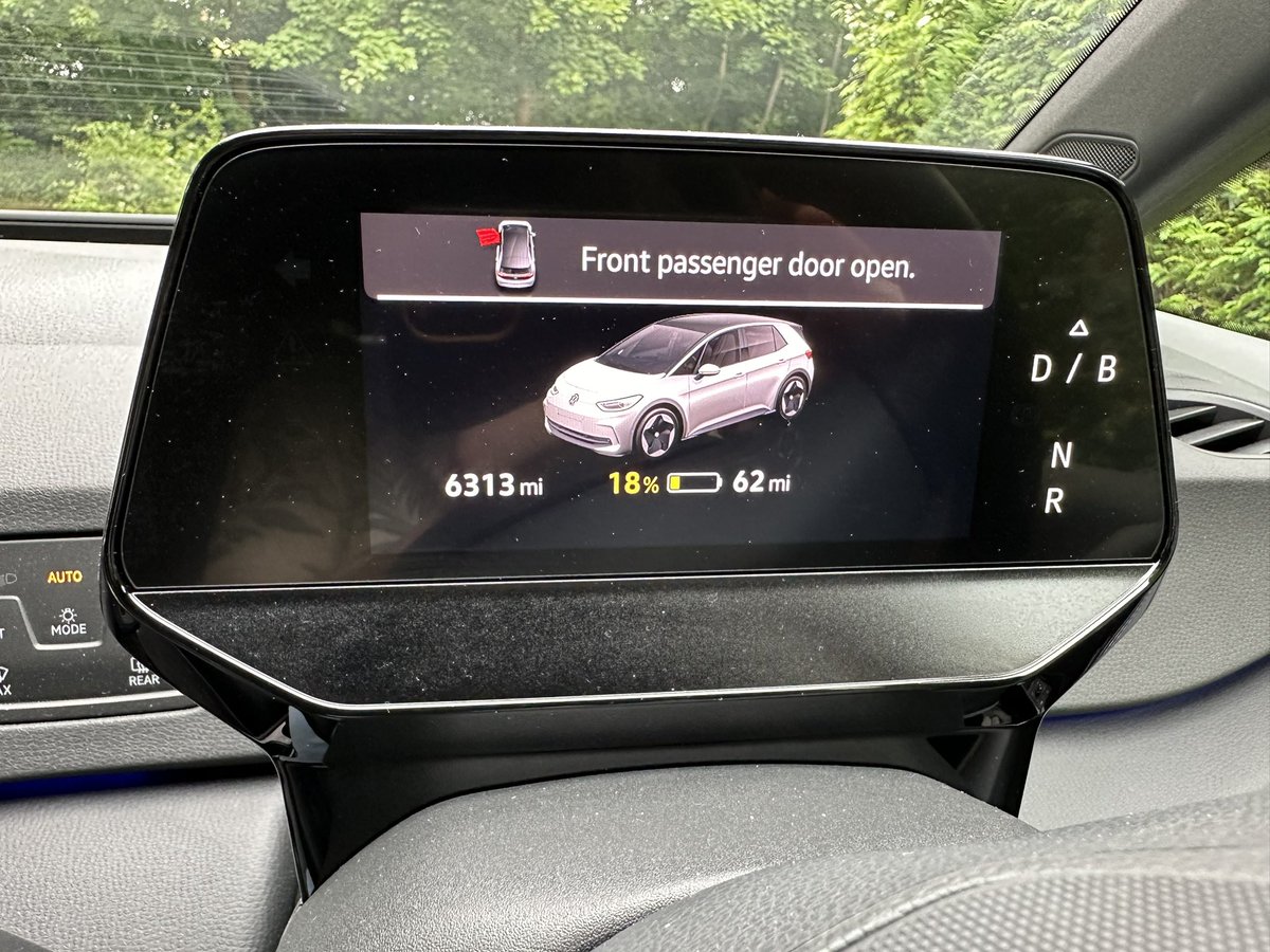 MrSaffron's tweet image. Stretched the #id3 further on range today. Day out to #corfe castle 266 miles driven, home at 18% and 62 miles left. Did stop for iced coffee at fleet services on way home but unlike @matwatsoncars as had over 100 miles range did not charge. Sam is a pro s 77kWh model