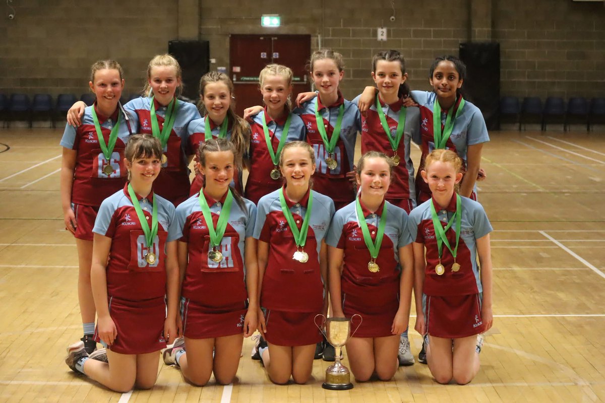 Our Primary 7 netball team being treated to lunch today after their fantastic achievement winning the Netball NI finals last week👏🏻👏🏻👏🏻 thank you to Netball NI for providing official photos of the day.
