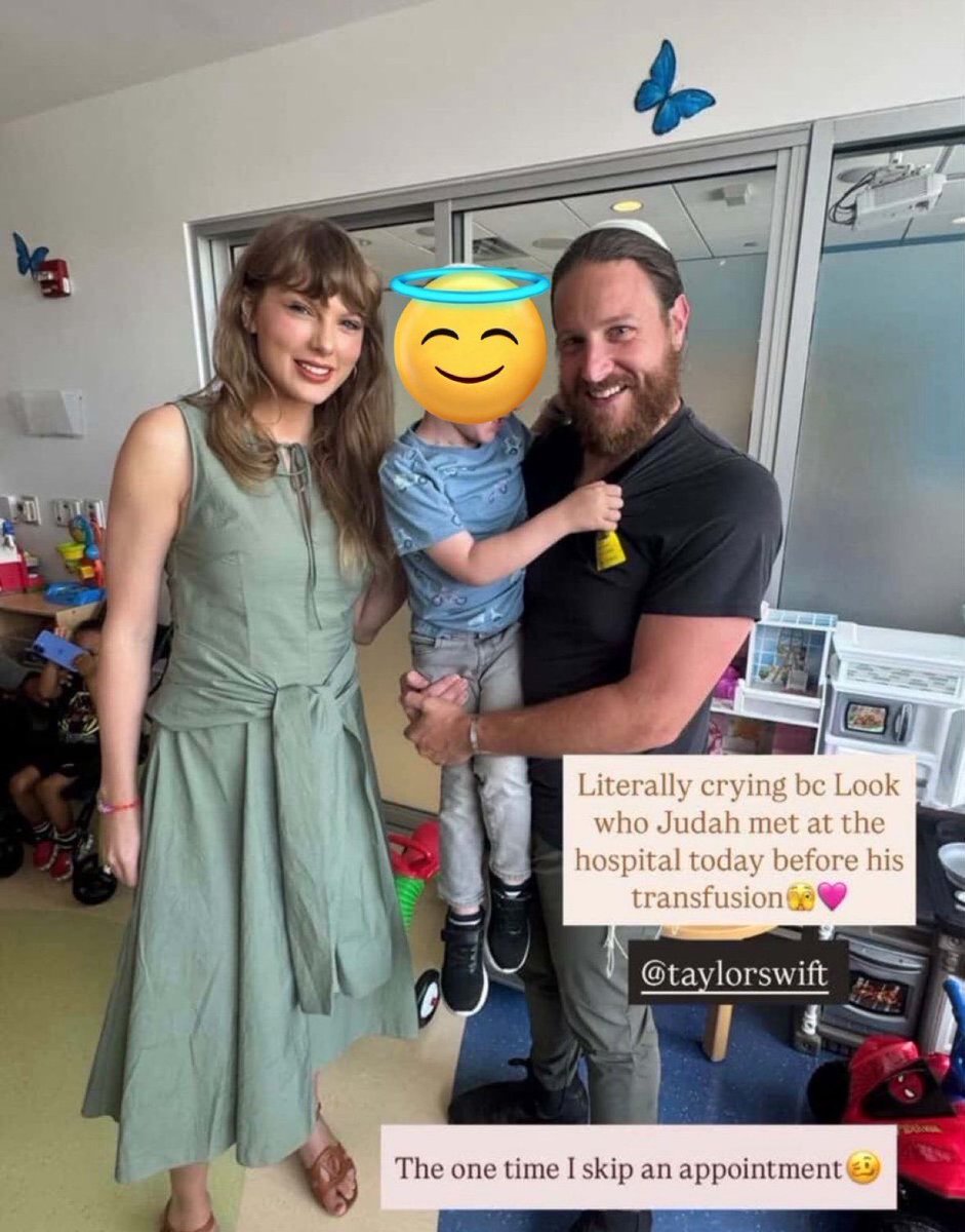 📷| Taylor visiting a hospital recently🥲