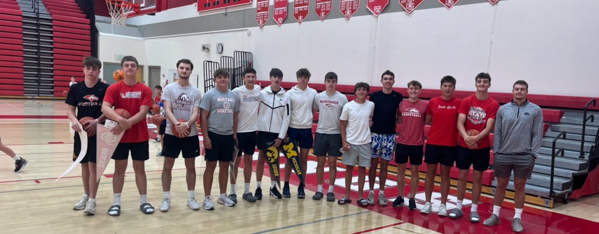 Mustang Competition Camp Player Coaches!  Love that these great guys want to come back and help 🏀🐴👏