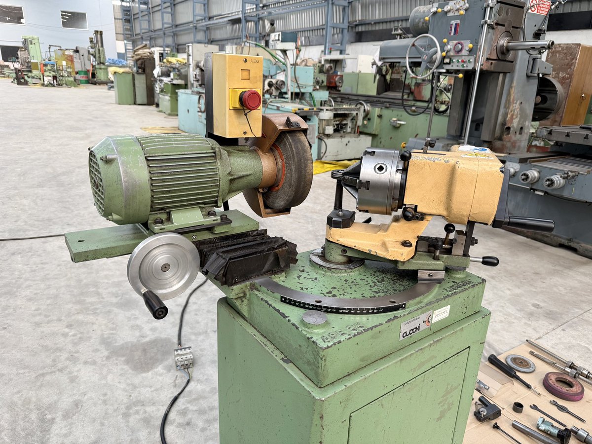 LibertyMetMach's tweet image. Tool Sharpening Machine - Cuoghi Italy APE-35 - Capacity 2 mm to 35 mm 

#toolsharpening #toolsharpeningmachine #toolsharpener #toolgrinding #toolgrinder #cuttergrinder #cuttergrinding #drillgrinding #Drillsharpener #drillgrinder #grinding #grindingmachine #madeinitaly