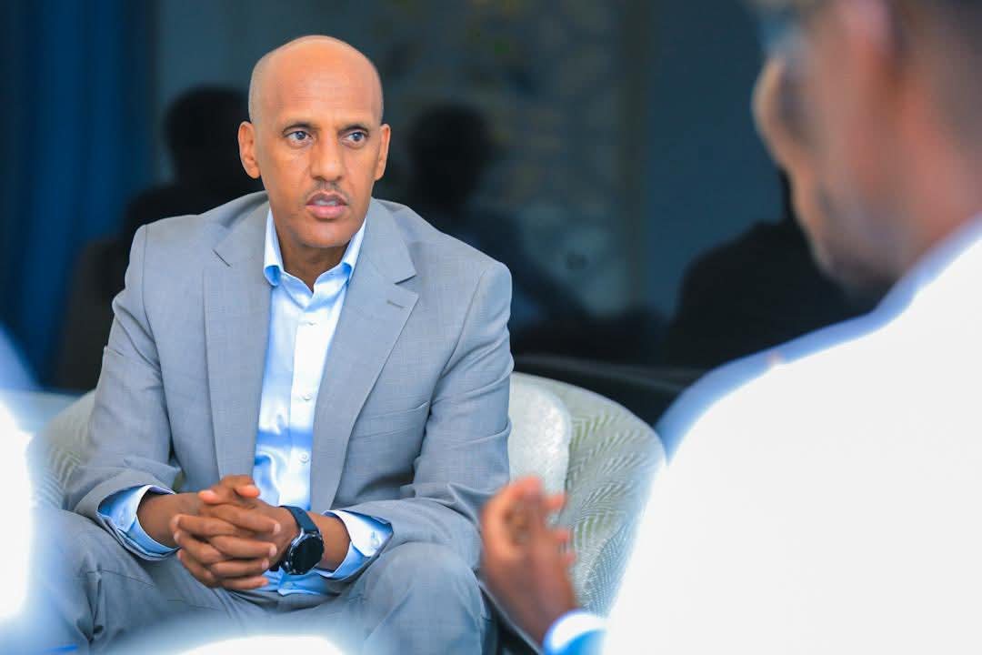Sadaam cabeeye (@sadaam_2) on Twitter photo Jigjiga: Madaxwayne Mustafe Muxummed Cumar ayaa maanta qaabilay orodyahanno u dhashay Deeganka Soomaalida,balse dalal kala duwan oo Yurub ah ku matala tartannada orodka ee caalamiga ah.
Madaxweynaha aya kala hadlay sidii ay u baraarujin lahaayeen dhallinyar <a href="/Mustafe_M_Omer/">Mustafe M. Omer</a> Jigjiga: Madaxwayne Mustafe Muxummed Cumar ayaa maanta qaabilay orodyahanno u dhashay Deeganka Soomaalida,balse dalal kala duwan oo Yurub ah ku matala tartannada orodka ee caalamiga ah.
Madaxweynaha aya kala hadlay sidii ay u baraarujin lahaayeen dhallinyar <a href="/Mustafe_M_Omer/">Mustafe M. Omer</a>